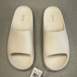 NEW 32 Degrees Cool Unisex Cushion Slide Sandals Women's L 9-10 Cream